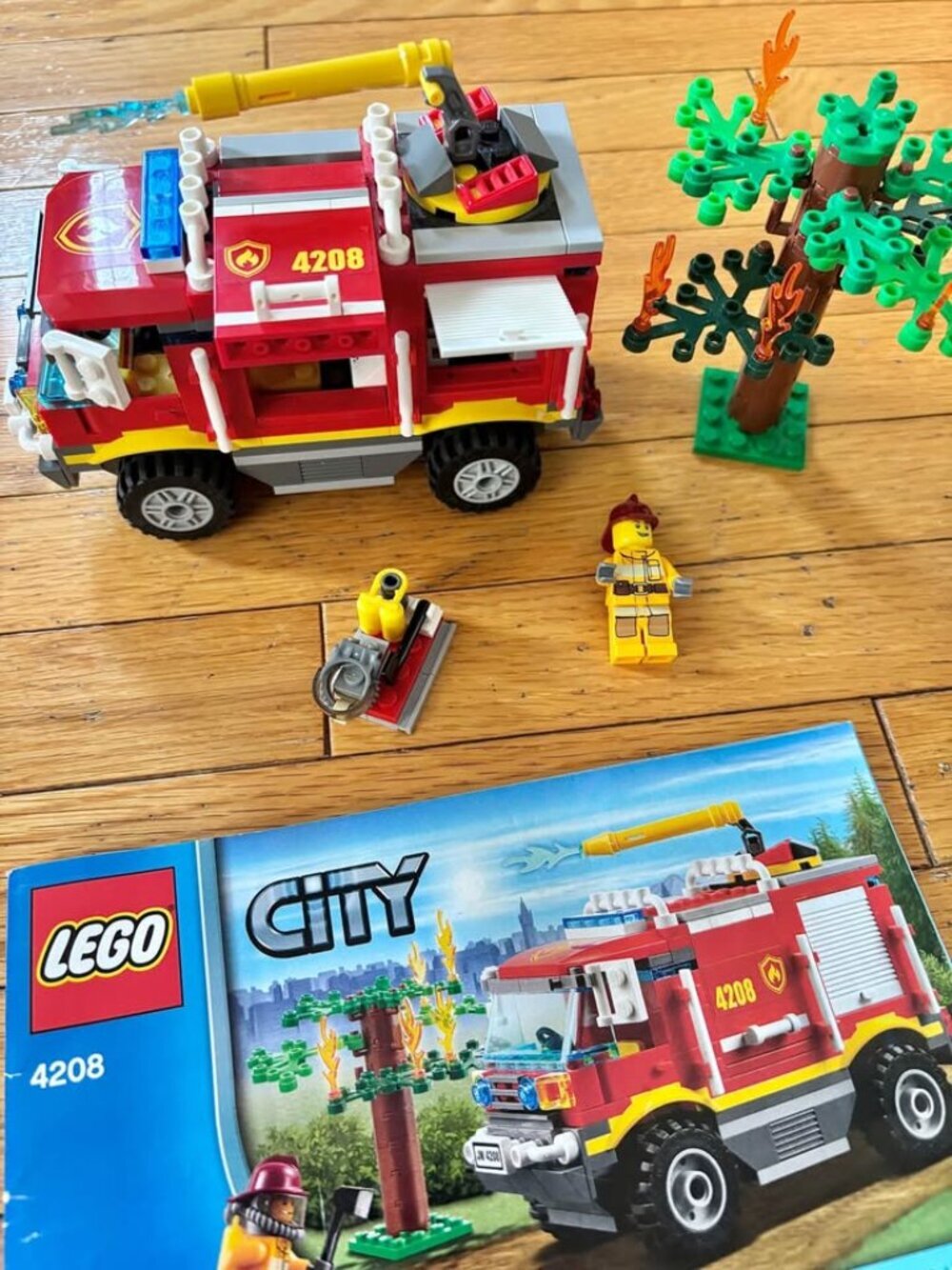Lego City Fire Truck 4208 - Complete With Instructions - Picture 5 of 10
